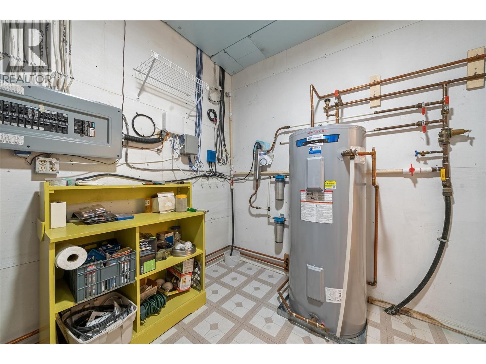 3676 Mcbride Road, Blind Bay, BC - Indoor