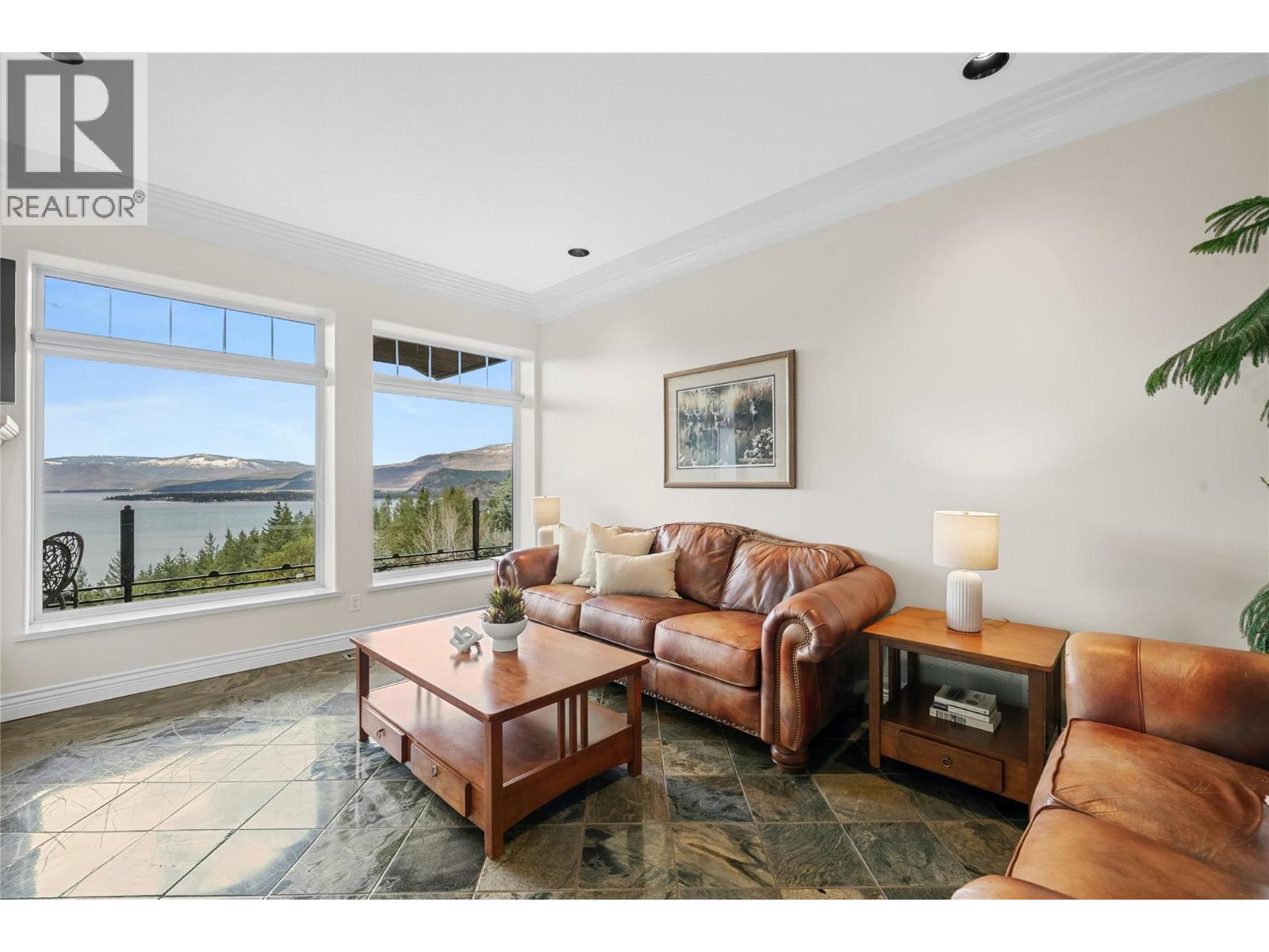 3676 Mcbride Road, Blind Bay, BC - Indoor Photo Showing Living Room
