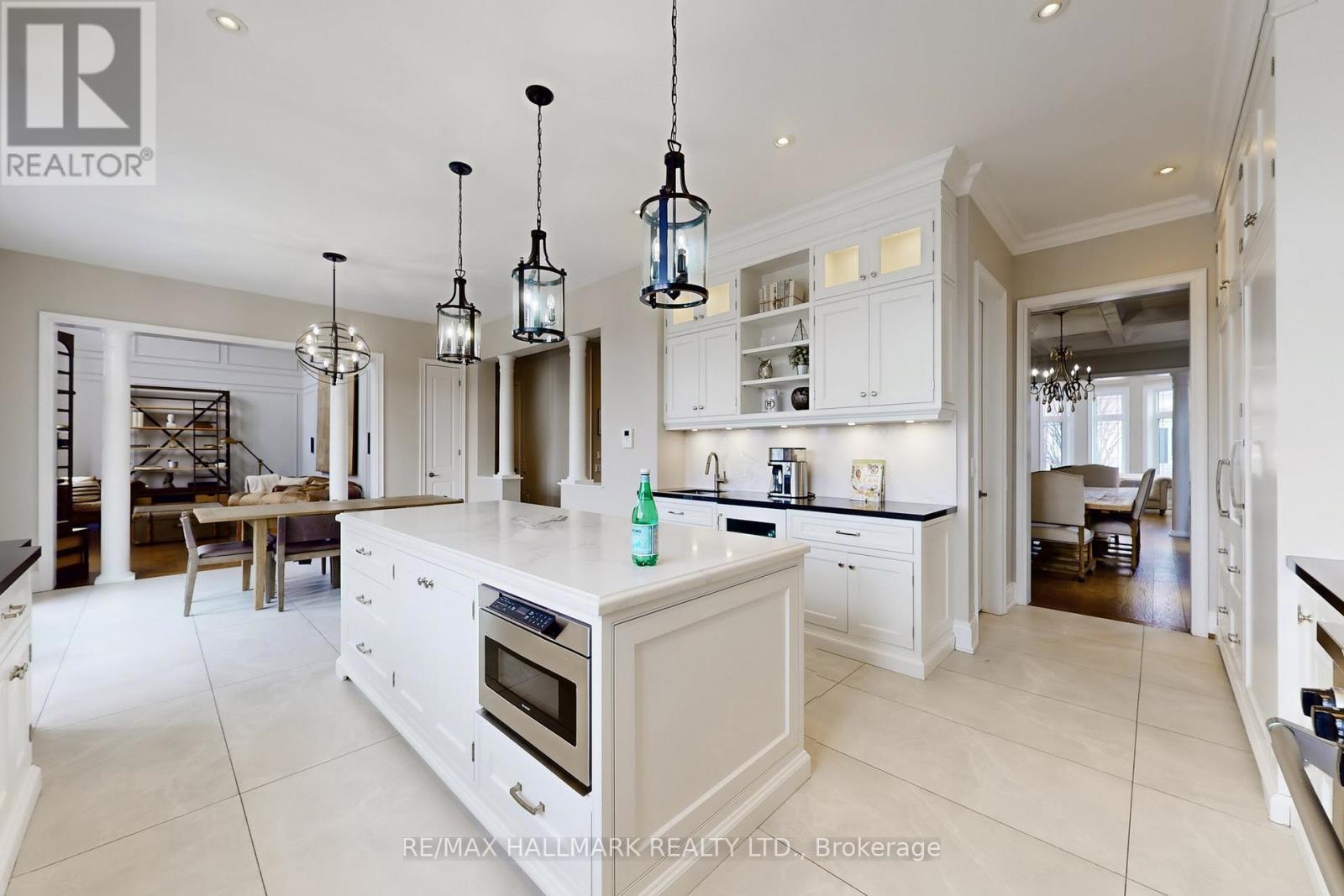 24 Bluff Trail, King, ON - Indoor Photo Showing Kitchen