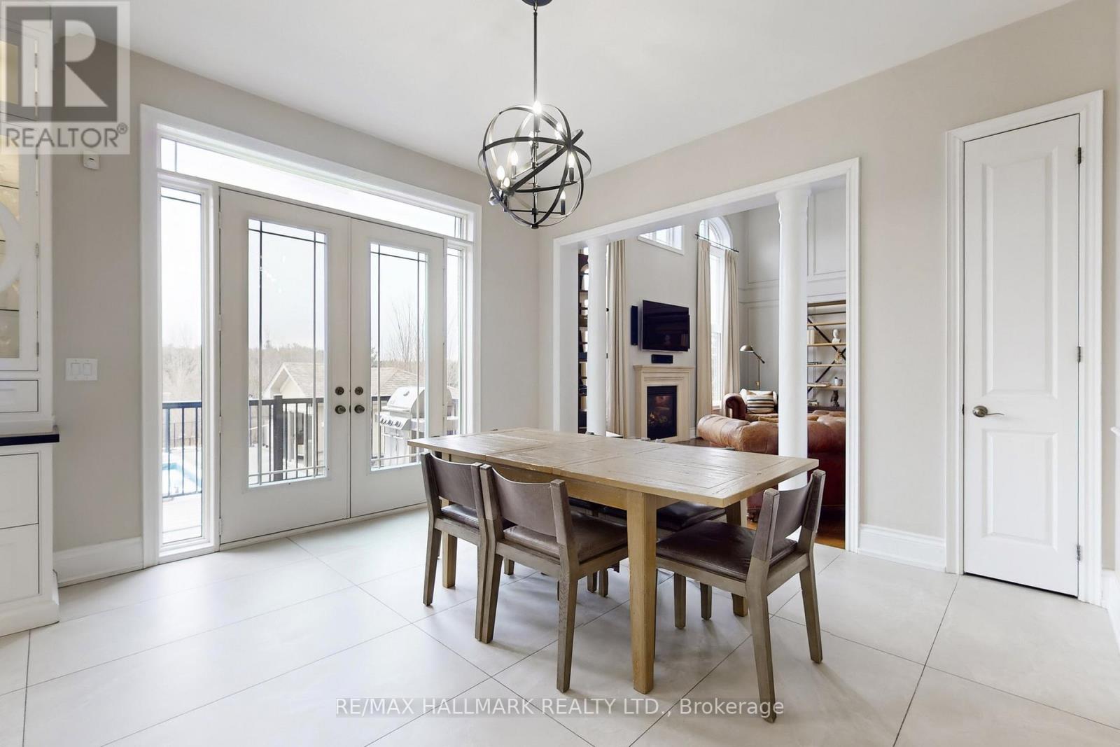 24 Bluff Trail, King, ON - Indoor Photo Showing Dining Room