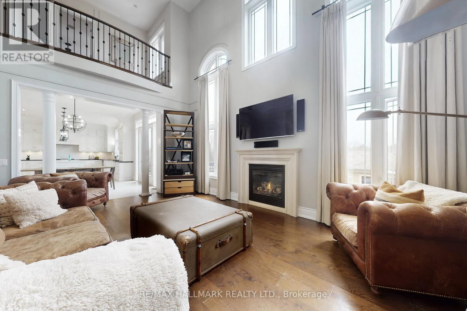24 Bluff Trail, King, ON - Indoor Photo Showing Living Room With Fireplace