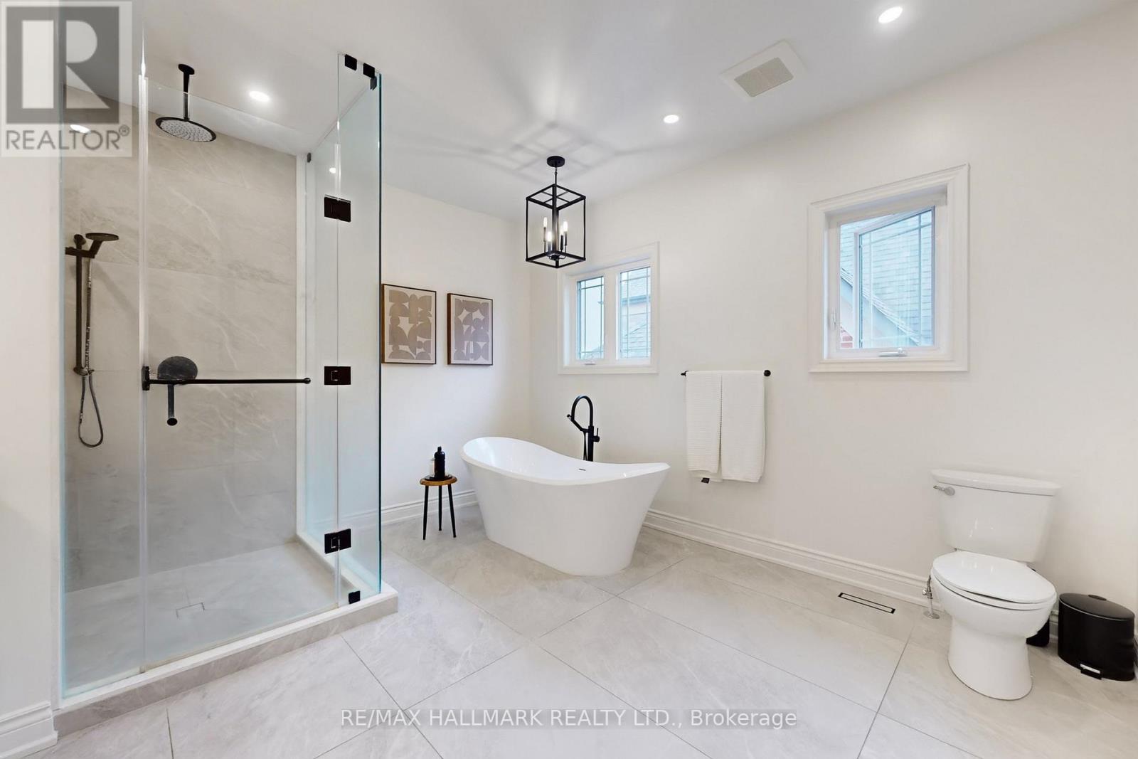 24 Bluff Trail, King, ON - Indoor Photo Showing Bathroom