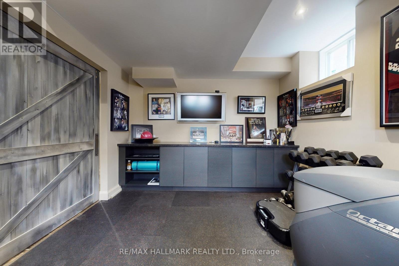 24 Bluff Trail, King, ON - Indoor Photo Showing Other Room