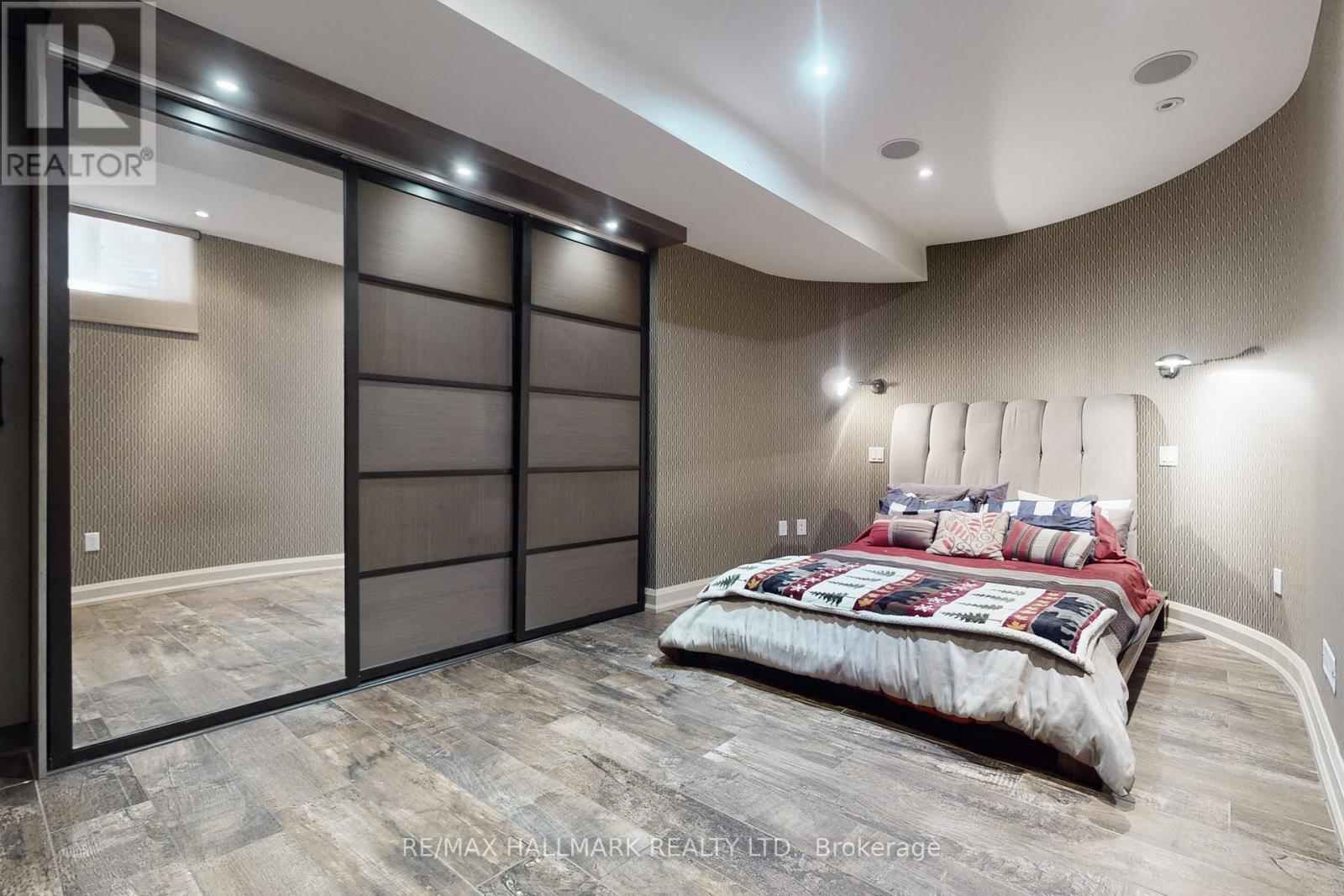 24 Bluff Trail, King, ON - Indoor Photo Showing Bedroom