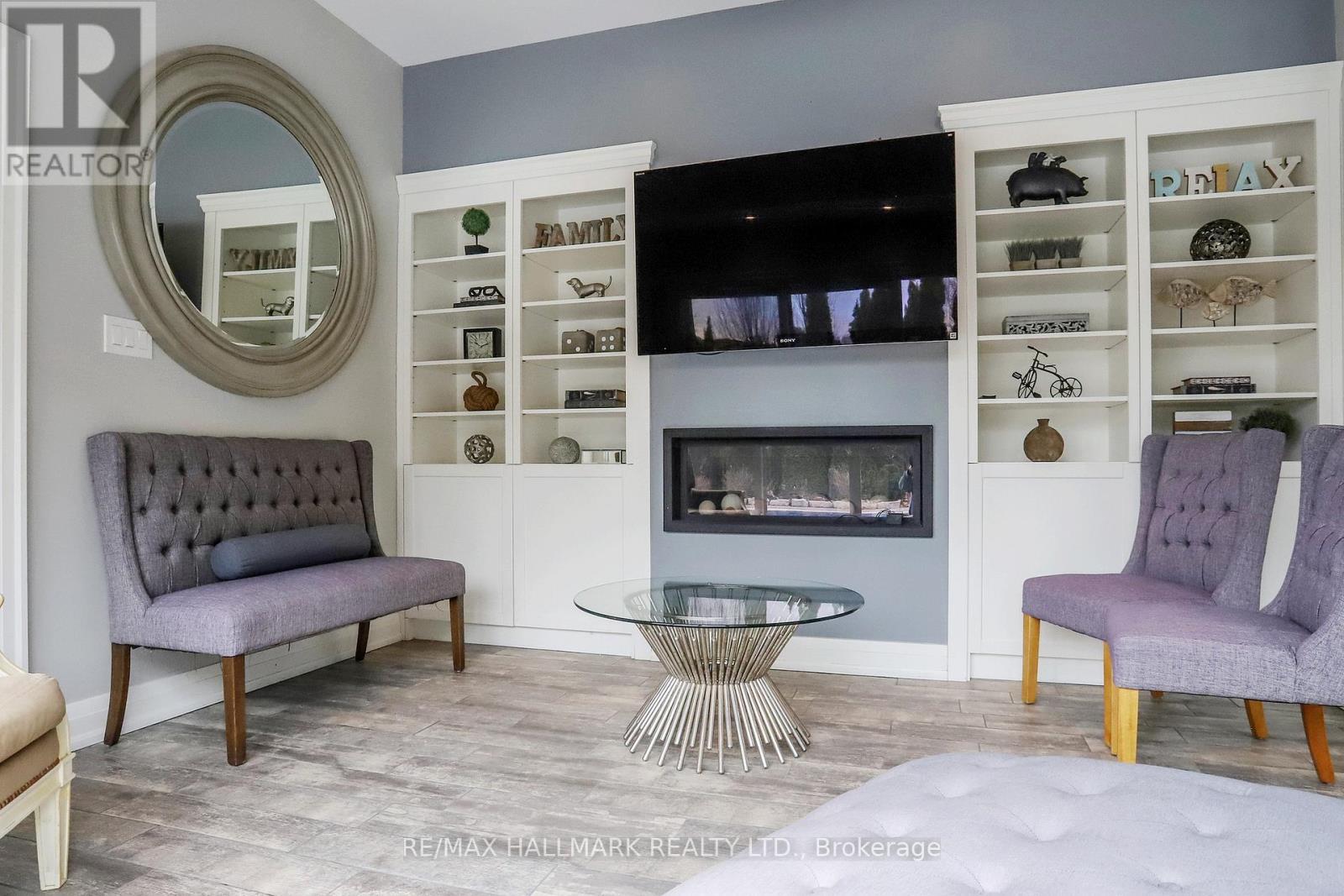 24 Bluff Trail, King, ON - Indoor Photo Showing Living Room With Fireplace
