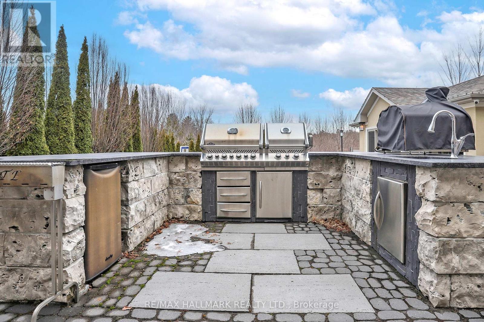 24 Bluff Trail, King, ON - Outdoor