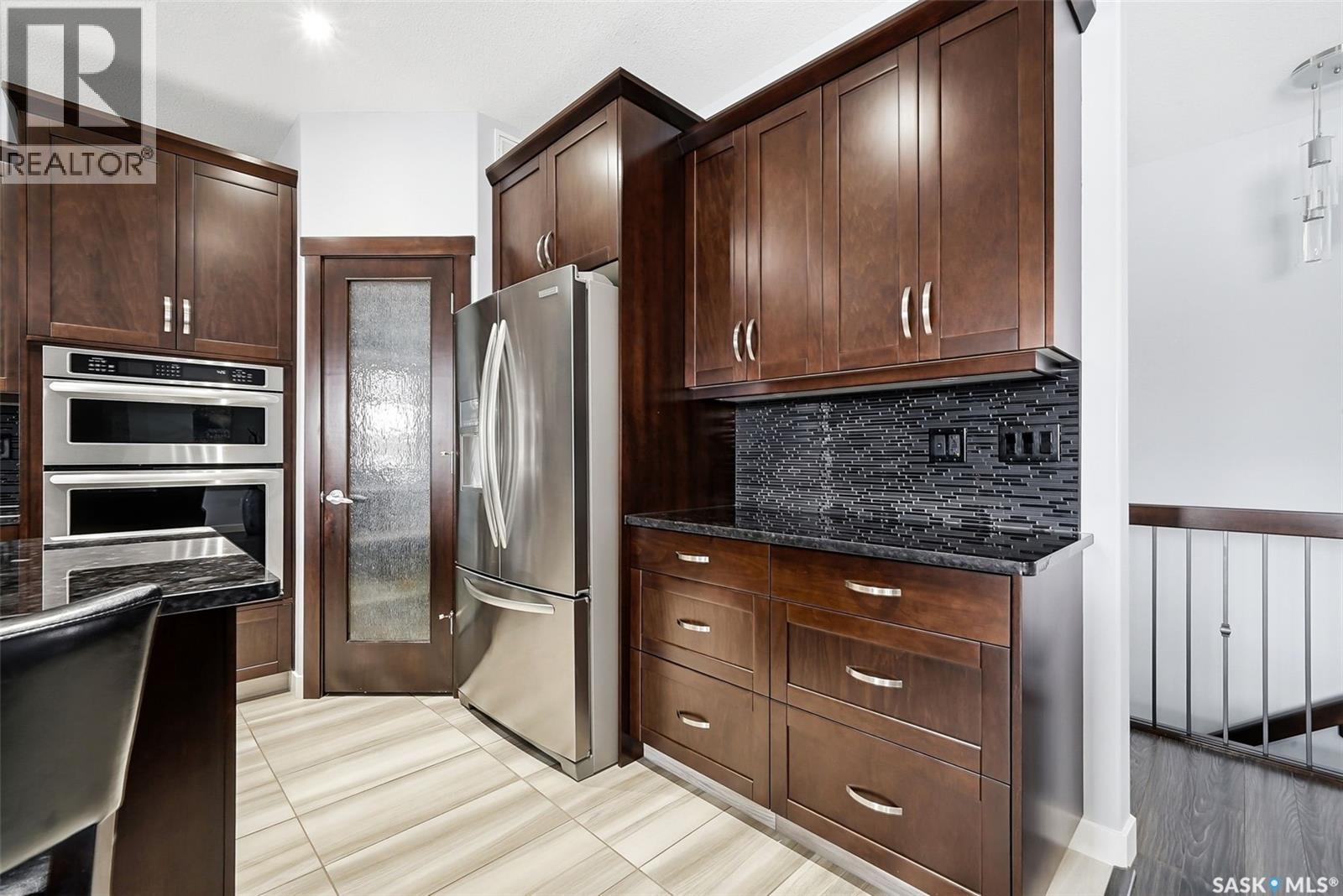 3921 Red Lily Bay, Regina, SK - Indoor Photo Showing Kitchen