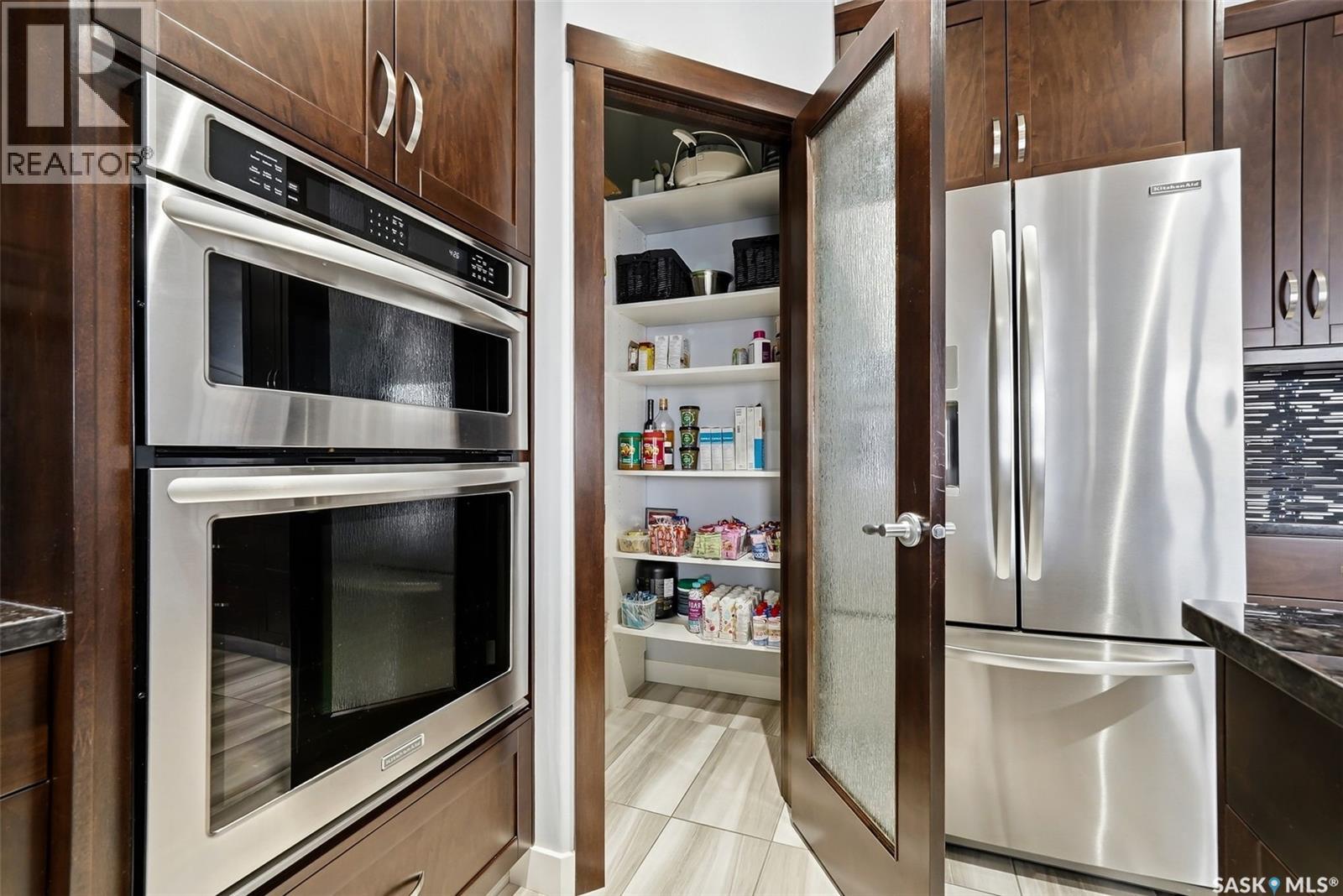 3921 Red Lily Bay, Regina, SK - Indoor Photo Showing Kitchen
