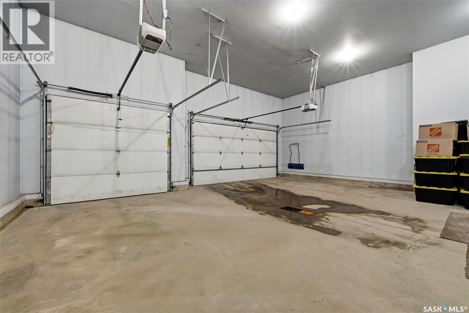 3921 Red Lily Bay, Regina, SK - Indoor Photo Showing Garage