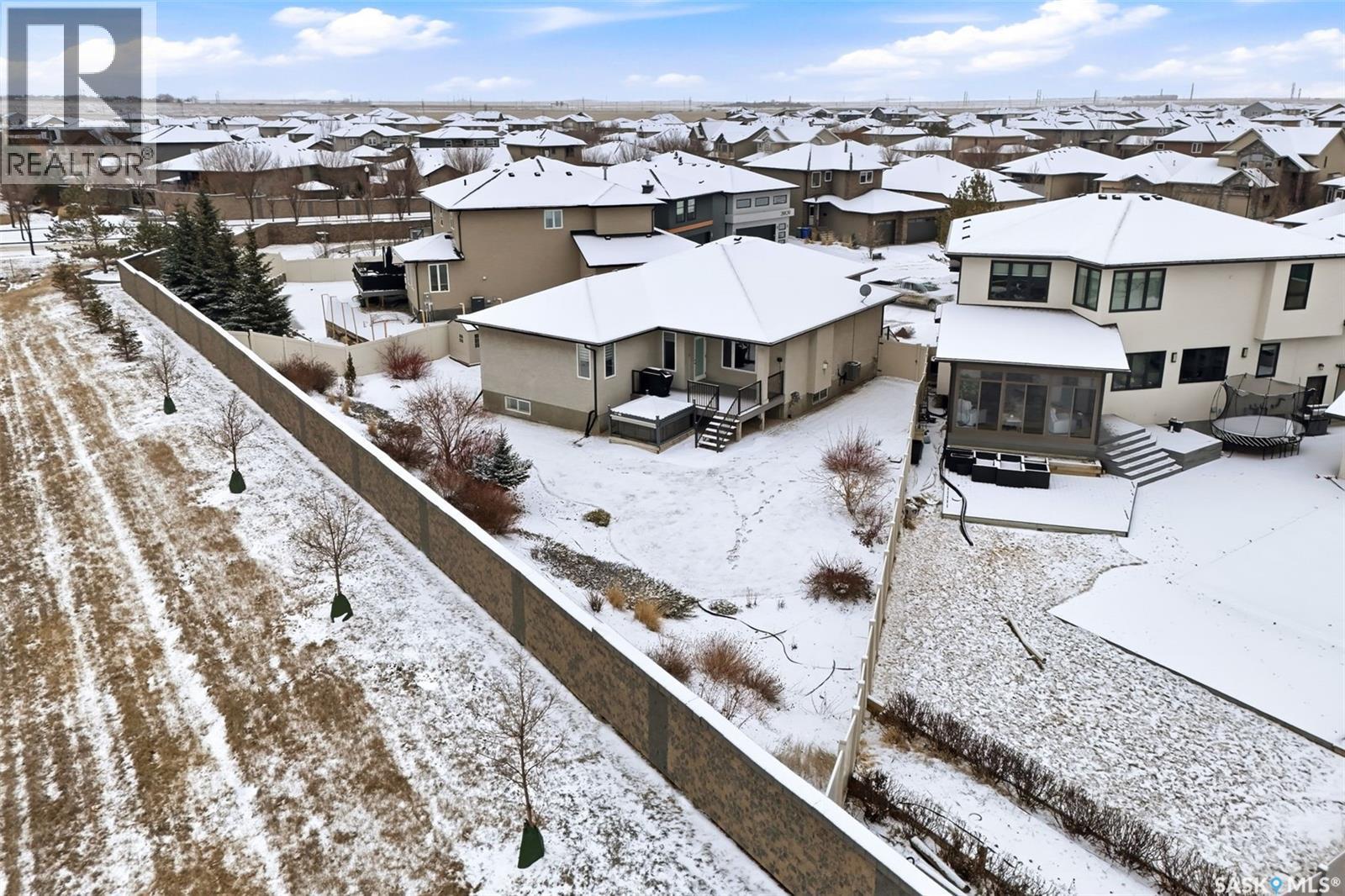 3921 Red Lily Bay, Regina, SK - Outdoor