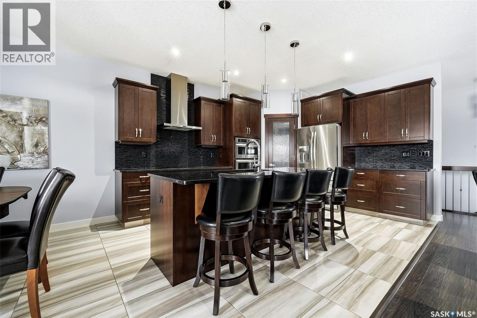 3921 Red Lily Bay, Regina, SK - Indoor Photo Showing Kitchen With Upgraded Kitchen