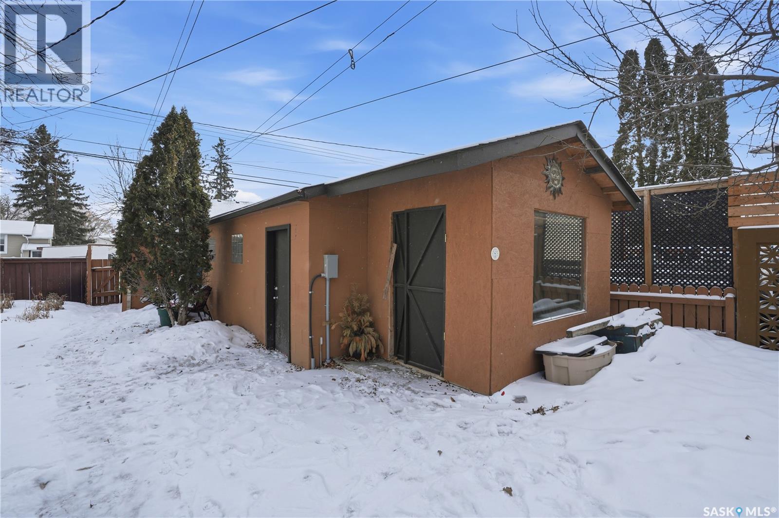 218 Ash Street E, Saskatoon, SK - Outdoor