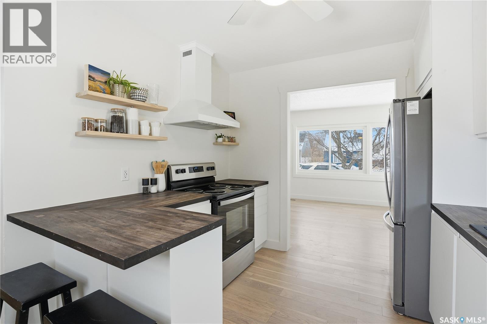 218 Ash Street E, Saskatoon, SK - Indoor Photo Showing Kitchen With Stainless Steel Kitchen