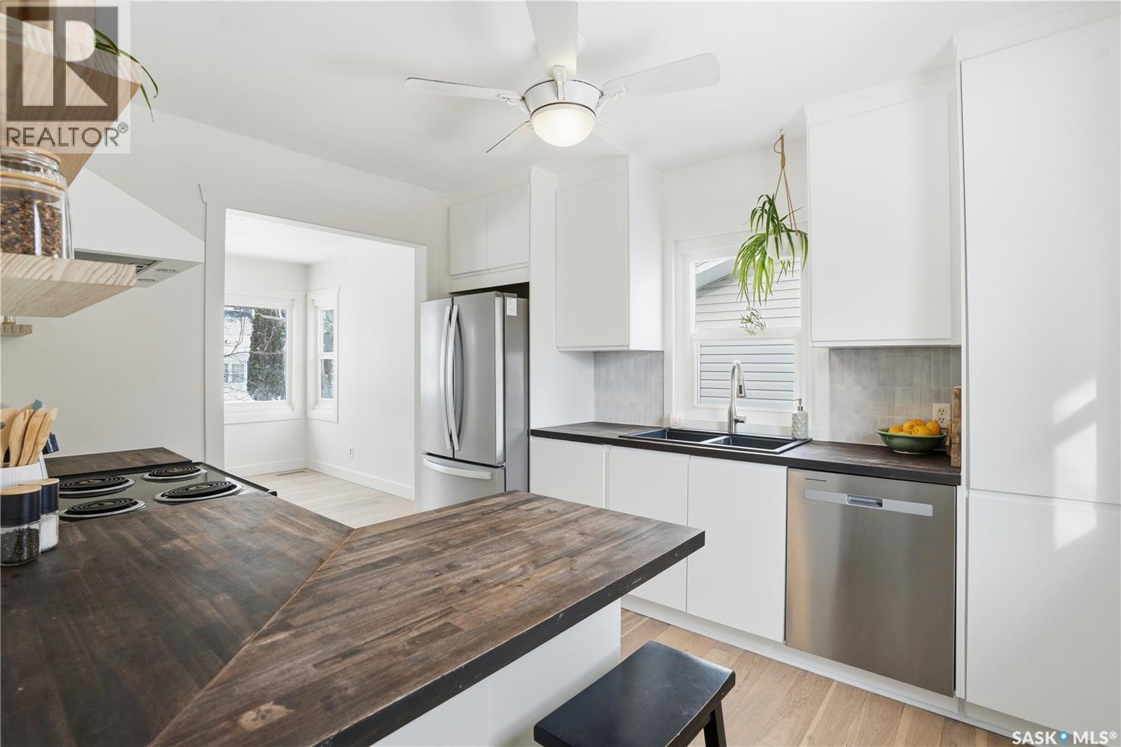 218 Ash Street E, Saskatoon, SK - Indoor Photo Showing Kitchen With Stainless Steel Kitchen With Double Sink With Upgraded Kitchen