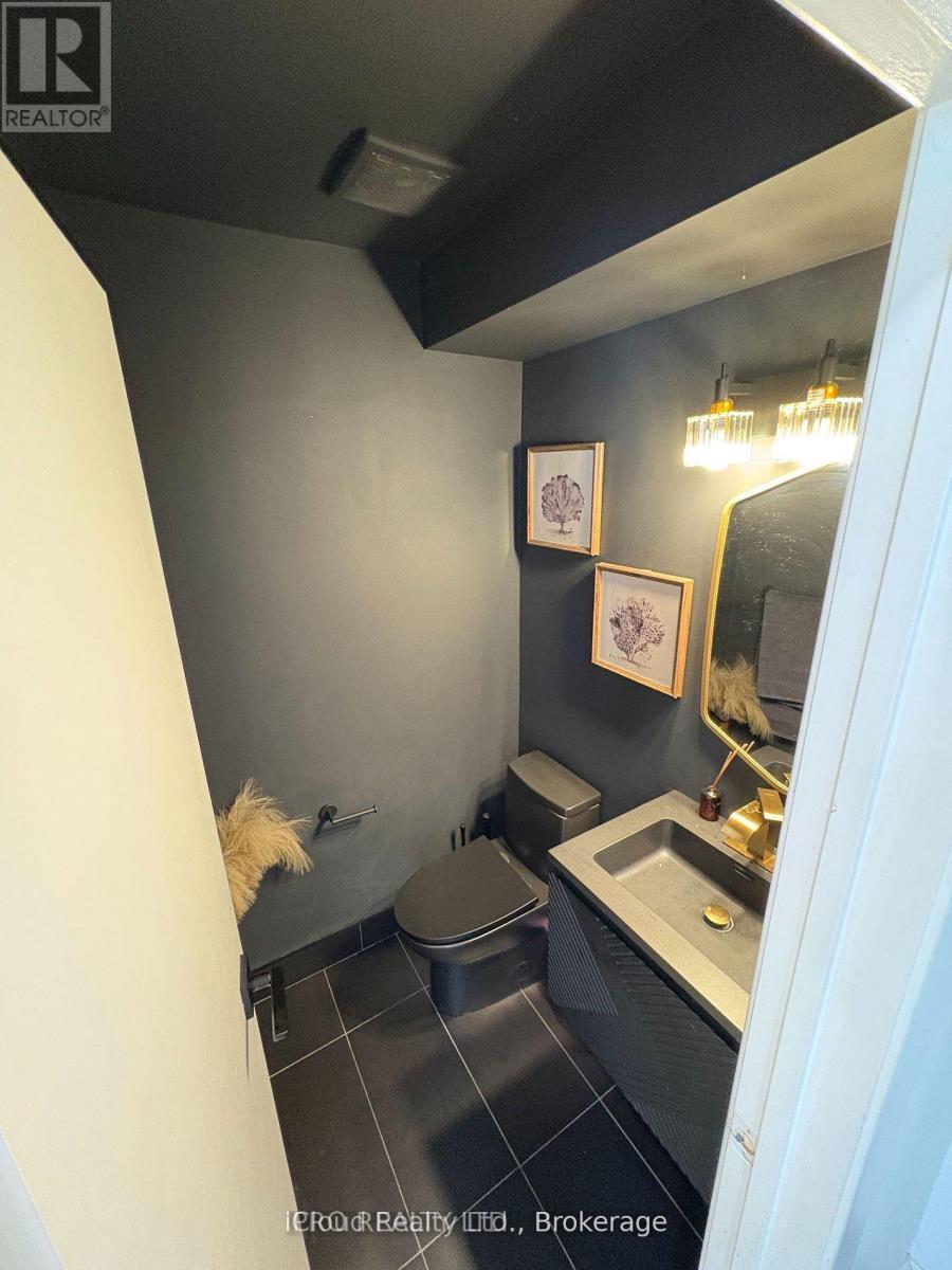 852 Thistle Down Court, Mississauga, ON - Indoor Photo Showing Other Room