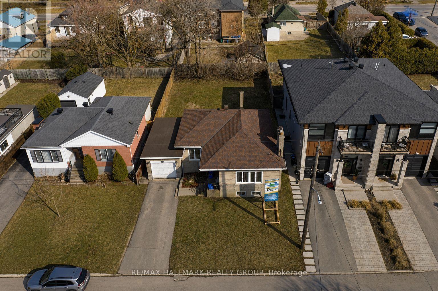 211 Columbus Avenue, Ottawa, ON - Outdoor