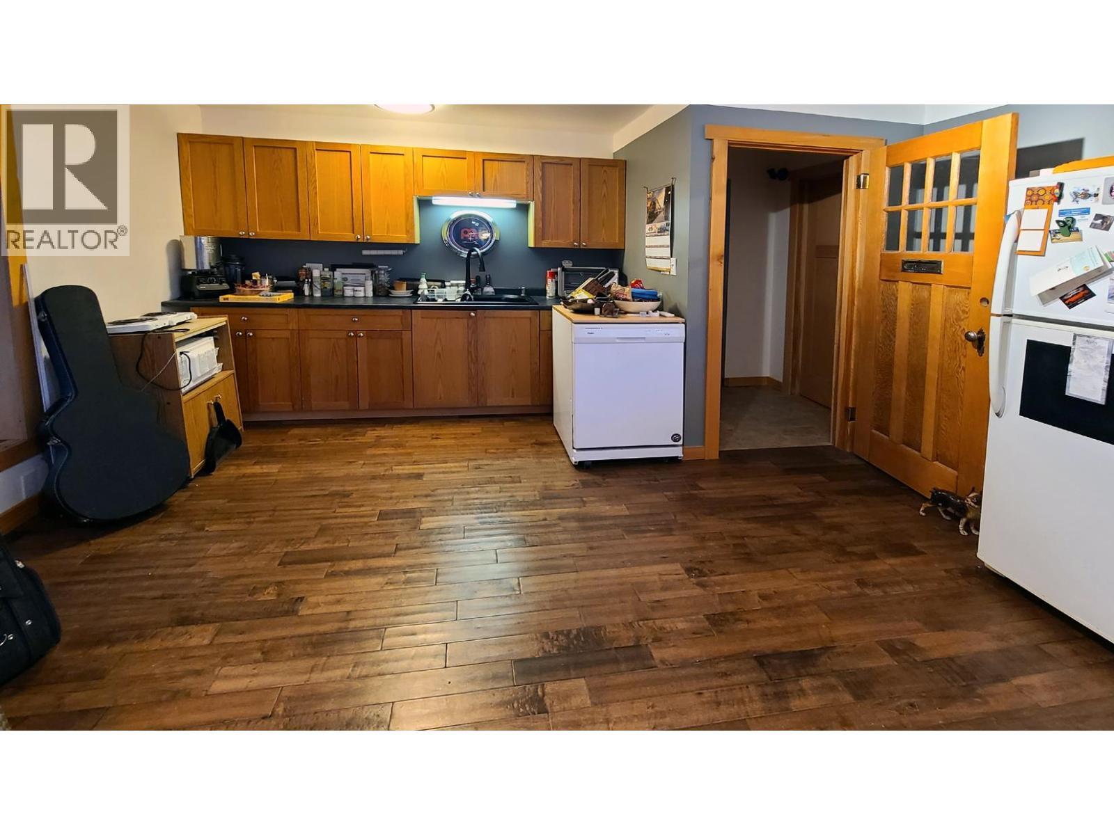 112 Corey Road, Quesnel, BC - Indoor Photo Showing Kitchen