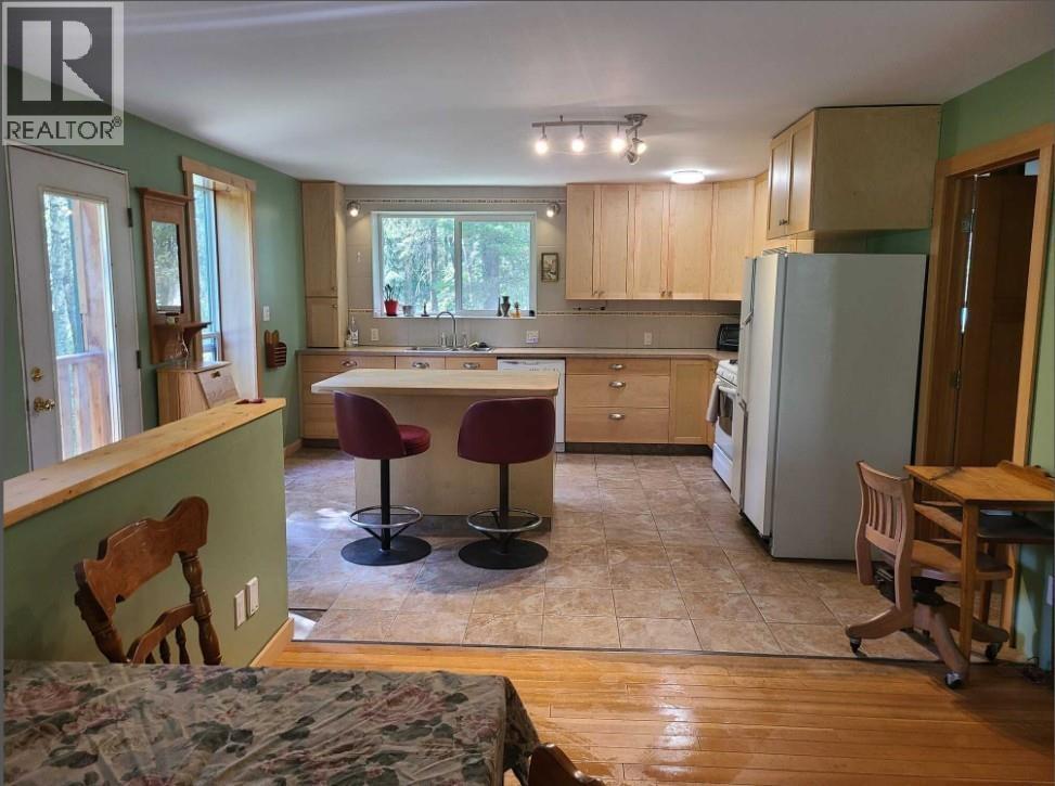 112 Corey Road, Quesnel, BC - Indoor Photo Showing Kitchen
