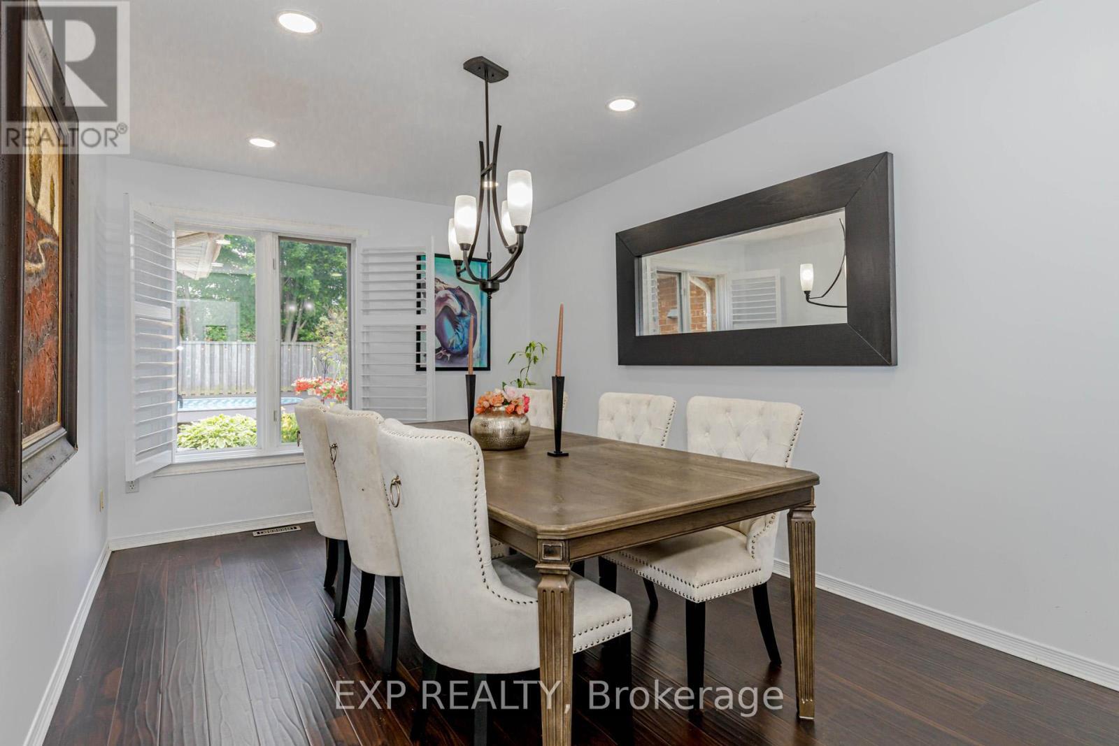 32 Vineberg Drive, Hamilton, ON - Indoor Photo Showing Dining Room