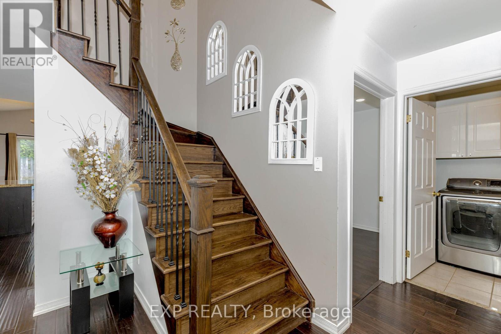 32 Vineberg Drive, Hamilton, ON - Indoor