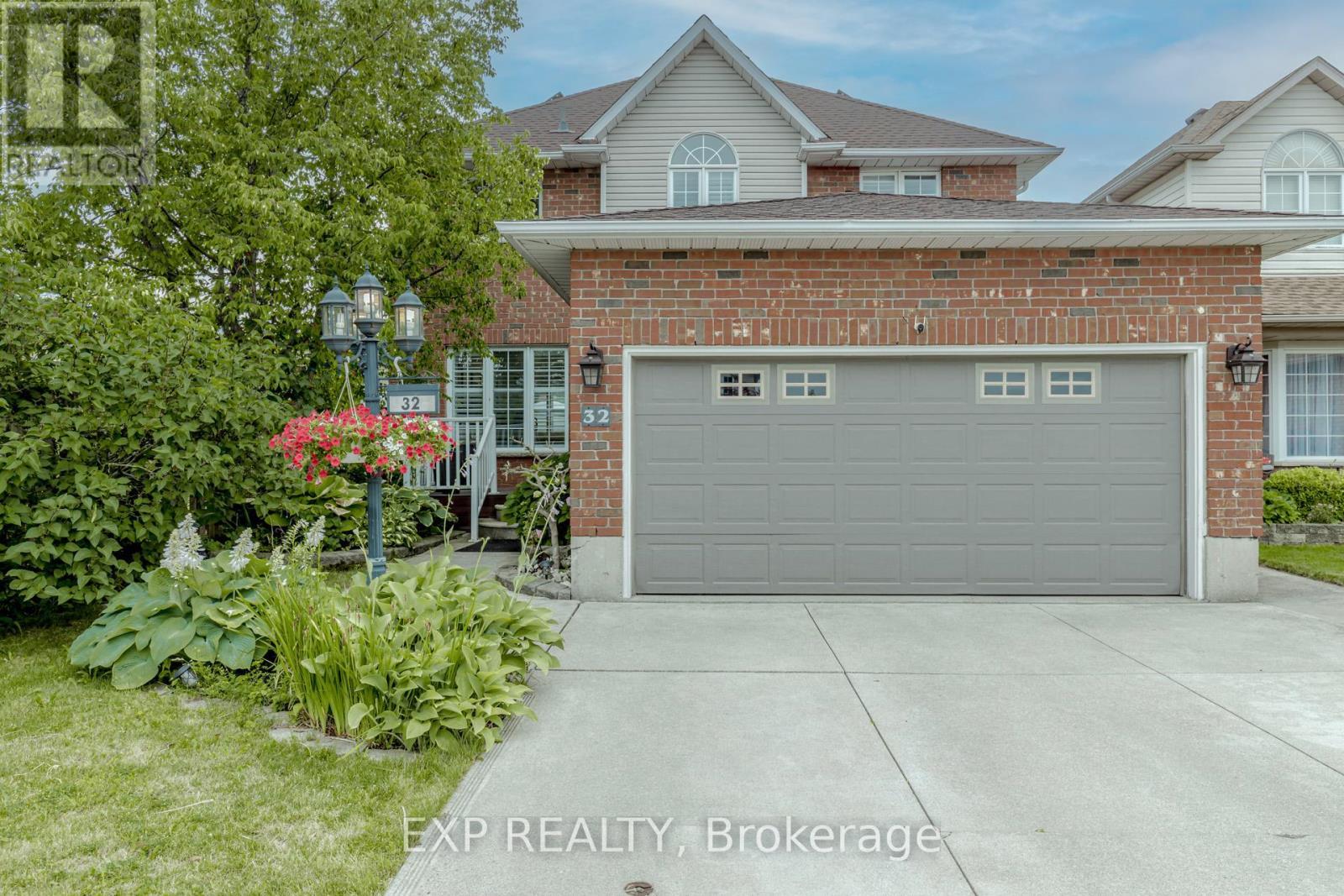 32 Vineberg Drive, Hamilton, ON - Outdoor