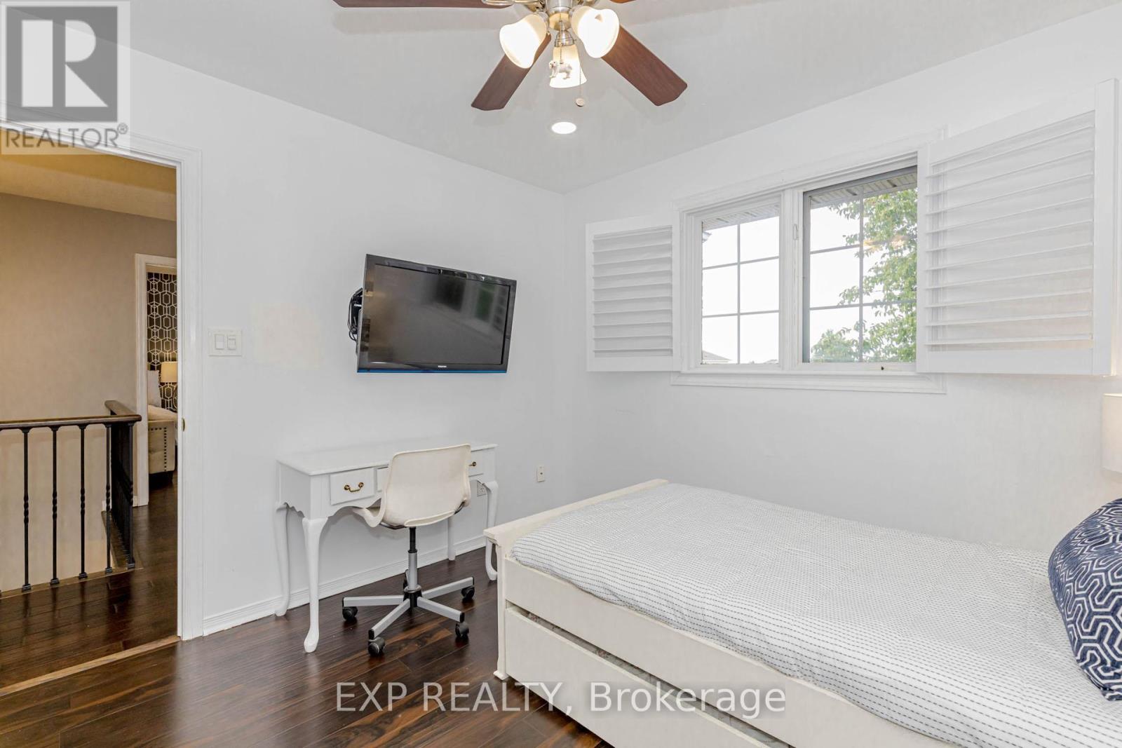 32 Vineberg Drive, Hamilton, ON - Indoor Photo Showing Other Room