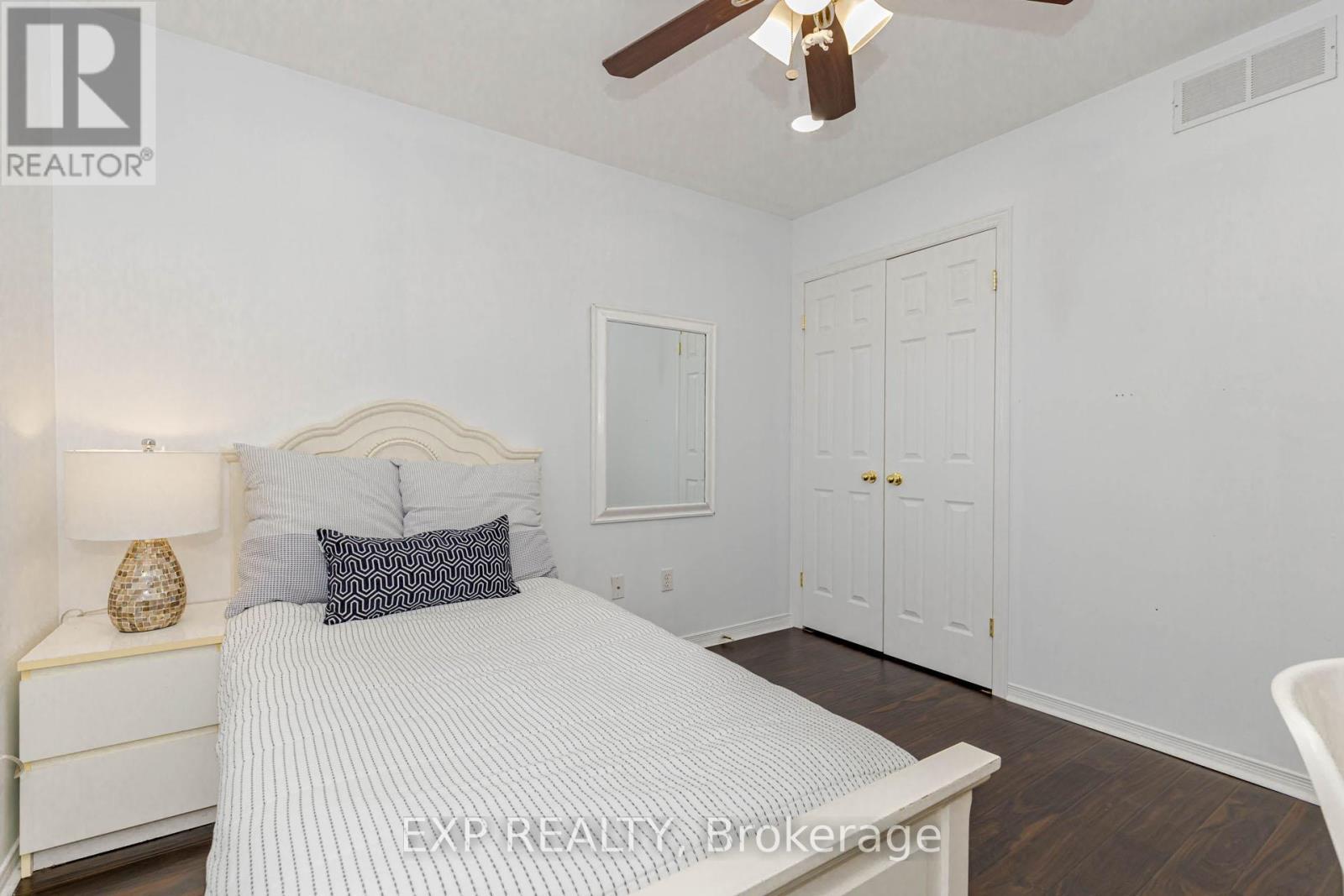 32 Vineberg Drive, Hamilton, ON - Indoor Photo Showing Bedroom