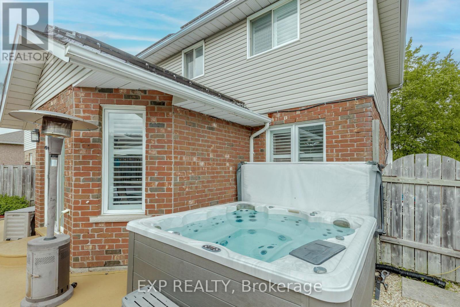 32 Vineberg Drive, Hamilton, ON - Outdoor With Exterior