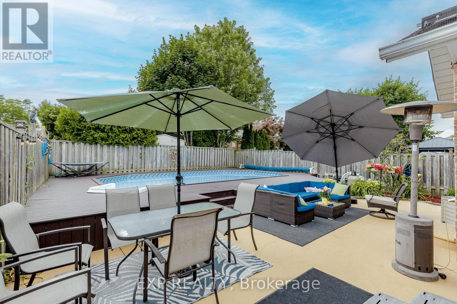 32 Vineberg Drive, Hamilton, ON - Outdoor With Deck Patio Veranda