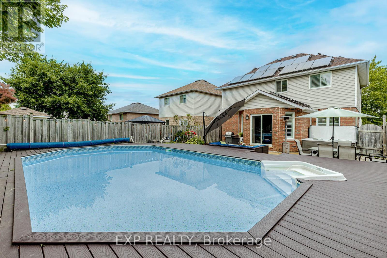 32 Vineberg Drive, Hamilton, ON - Outdoor With In Ground Pool With Deck Patio Veranda With Backyard