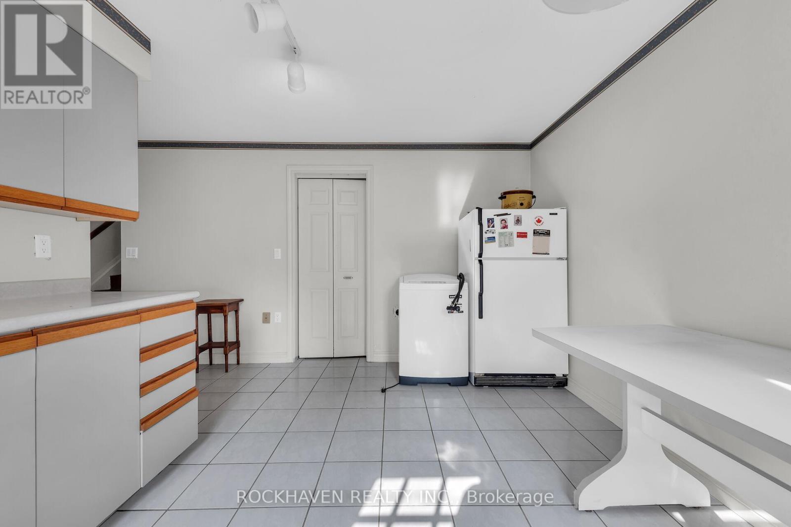 36 Macklin Street N, Hamilton, ON - Indoor Photo Showing Kitchen