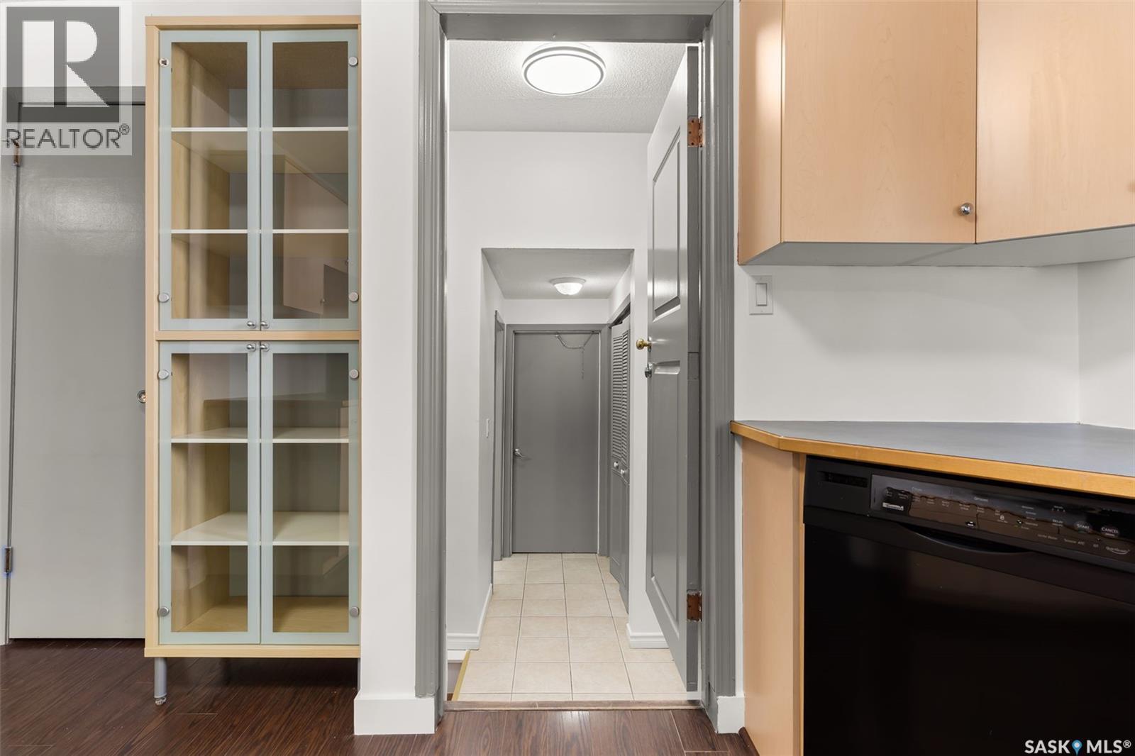 78 Spence Street, Regina, SK - Indoor