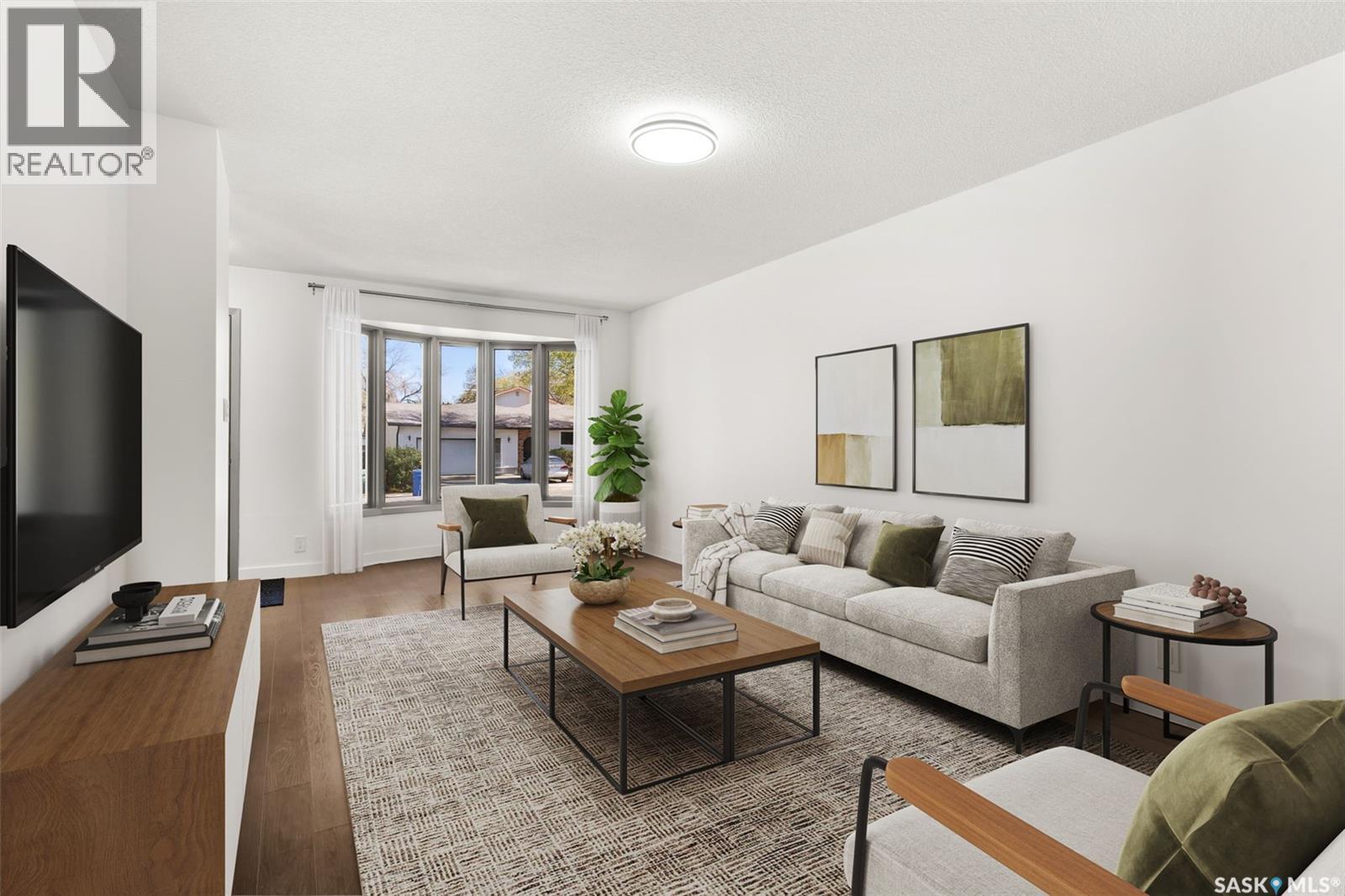 78 Spence Street, Regina, SK - Indoor Photo Showing Living Room