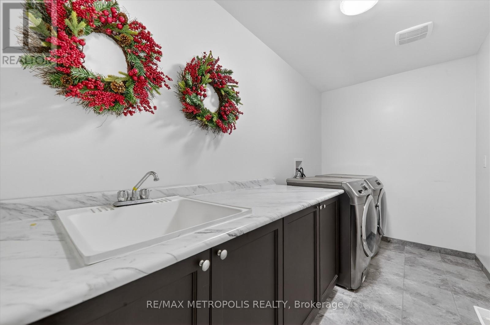 105 Stockell Crescent, Ajax, ON - Indoor Photo Showing Laundry Room