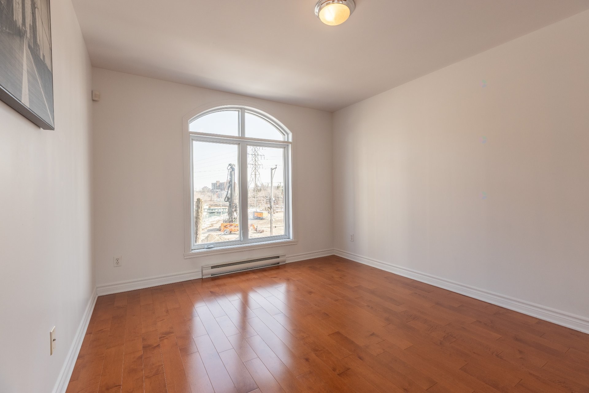 Master Bedroom - 8-5498 Rue Robert-Burns, Montréal (Côte-Des-Neiges/Notre-Dame-De-Grâce), QC - Indoor Photo Showing Other Room