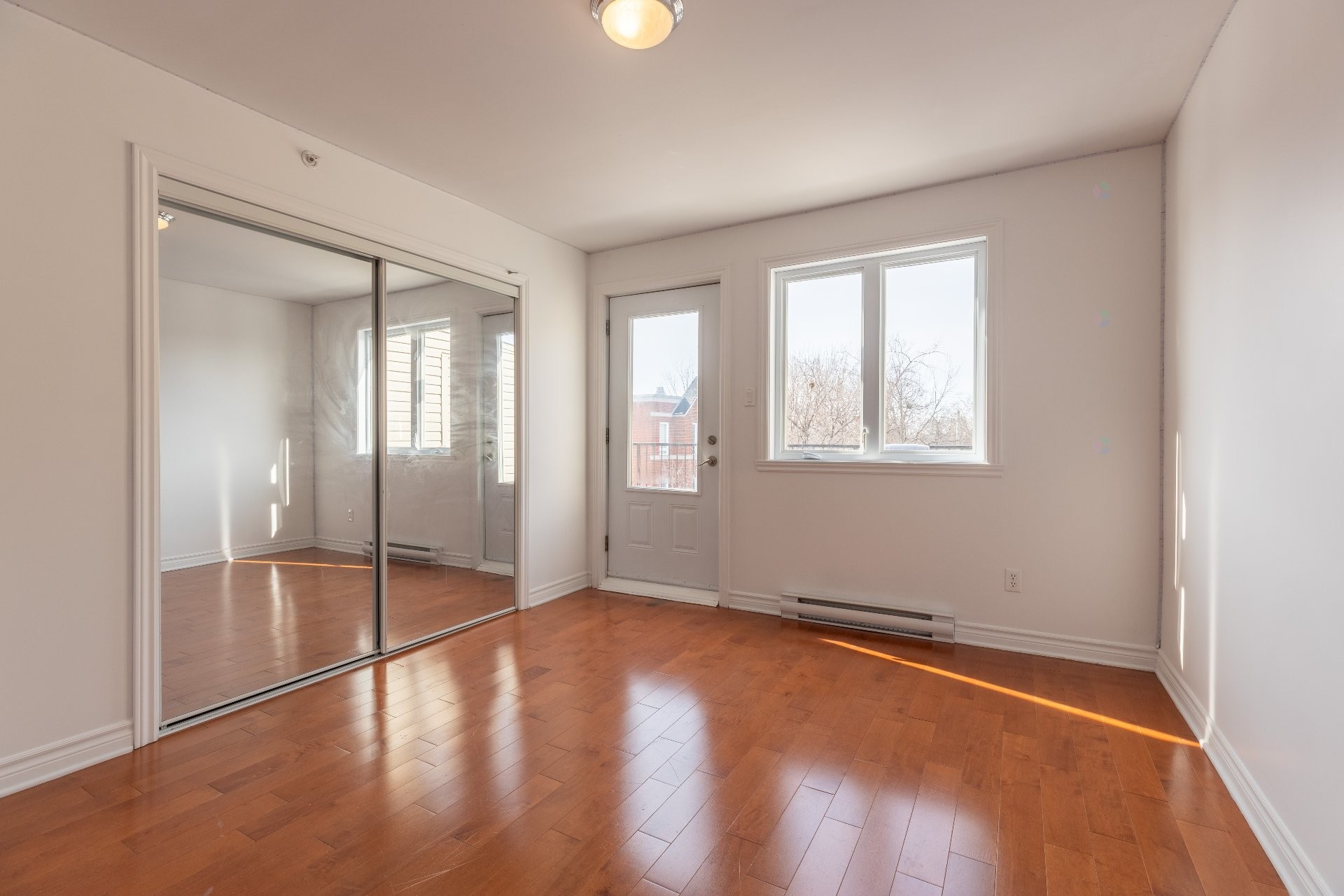 Bedroom - 8-5498 Rue Robert-Burns, Montréal (Côte-Des-Neiges/Notre-Dame-De-Grâce), QC - Indoor Photo Showing Other Room