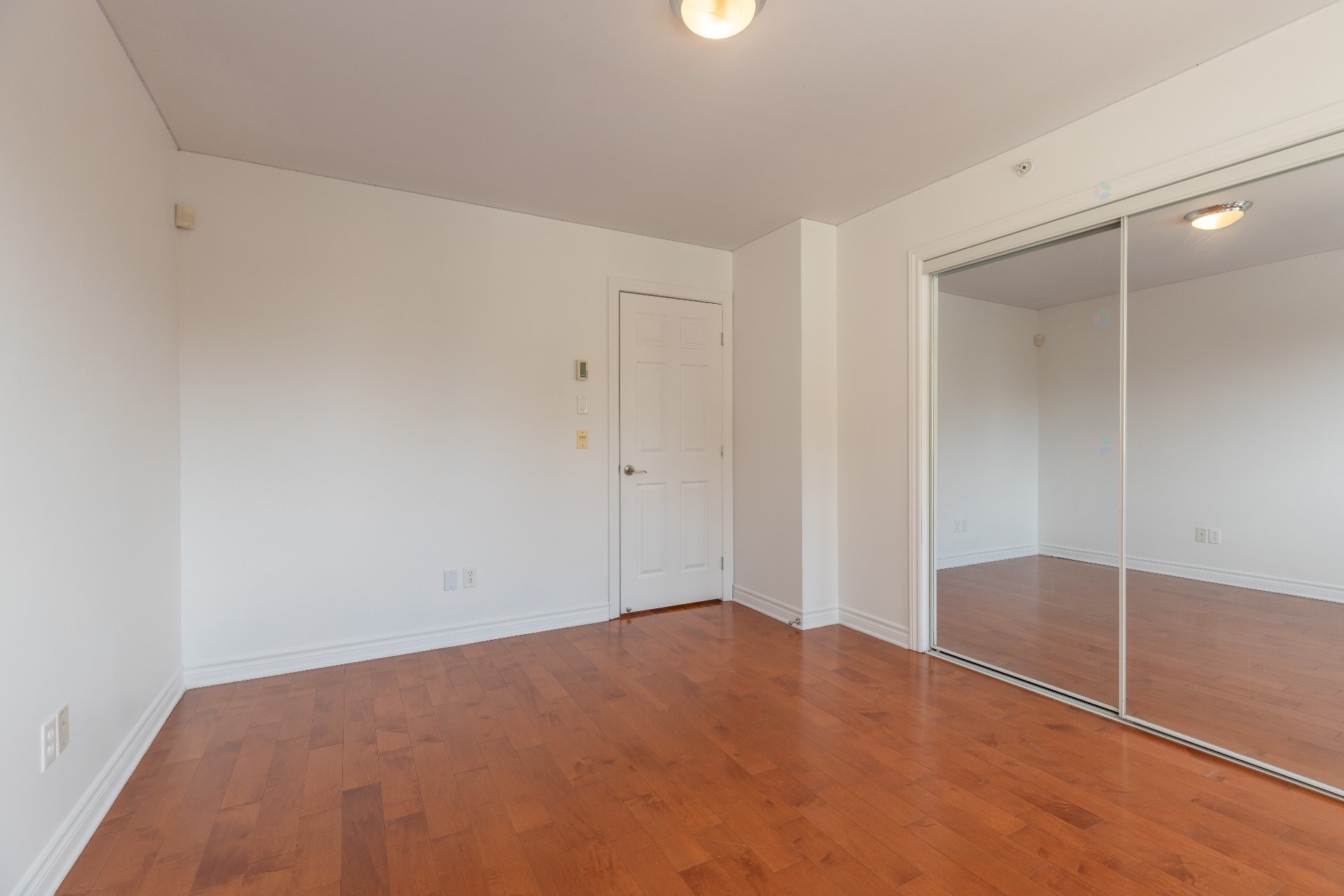 Bedroom - 8-5498 Rue Robert-Burns, Montréal (Côte-Des-Neiges/Notre-Dame-De-Grâce), QC - Indoor Photo Showing Other Room