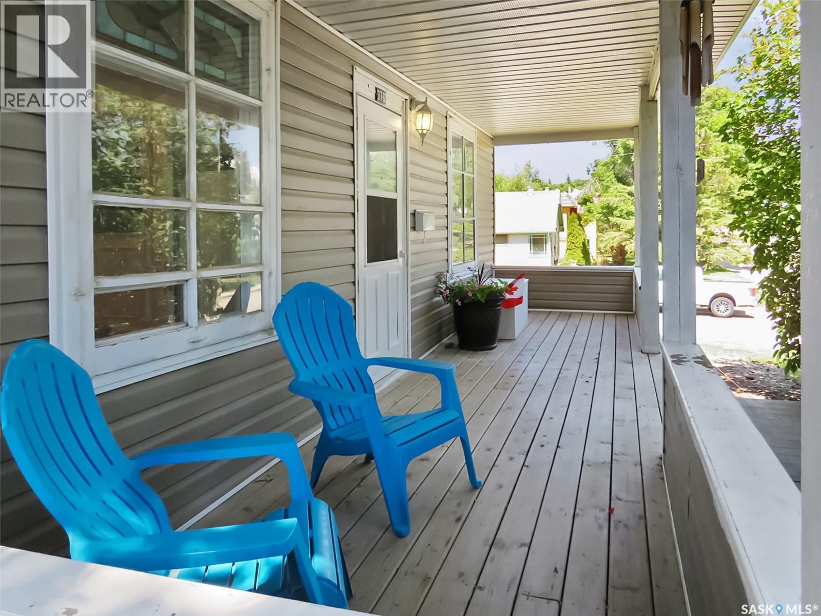 376 5Th Avenue Nw, Swift Current, SK - Outdoor With Deck Patio Veranda With Exterior