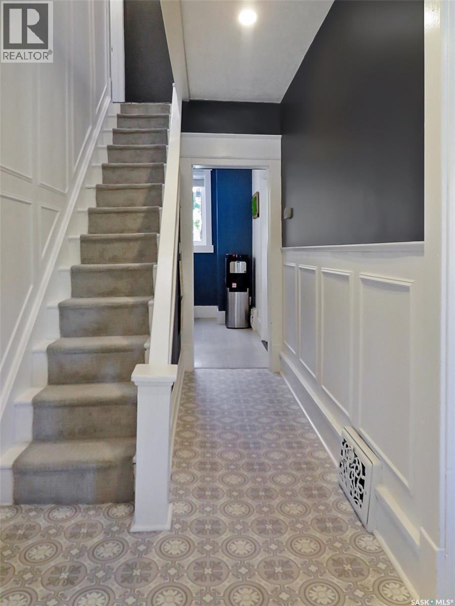 376 5Th Avenue Nw, Swift Current, SK - Indoor Photo Showing Other Room