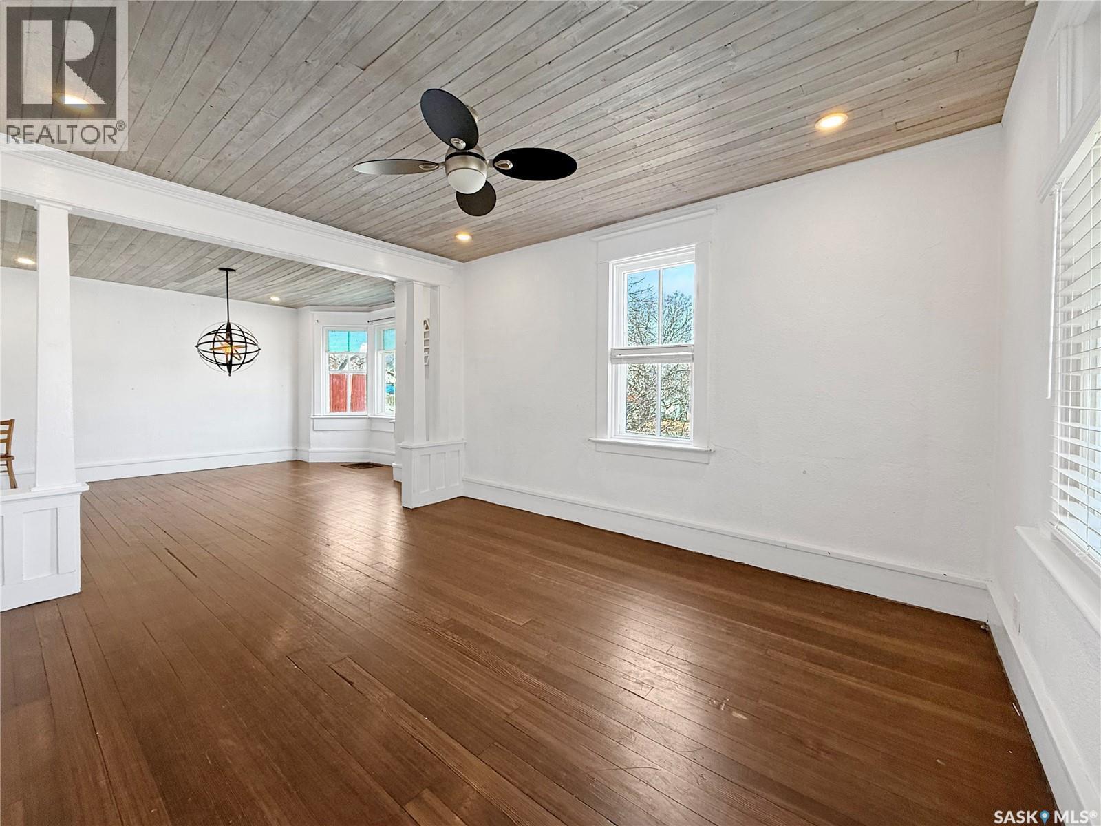 376 5Th Avenue Nw, Swift Current, SK - Indoor Photo Showing Other Room