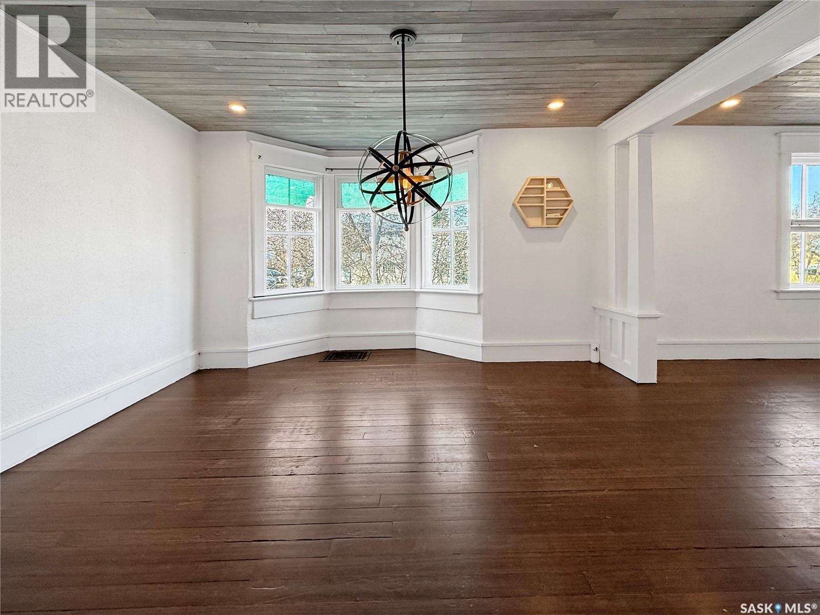 376 5Th Avenue Nw, Swift Current, SK - Indoor Photo Showing Other Room