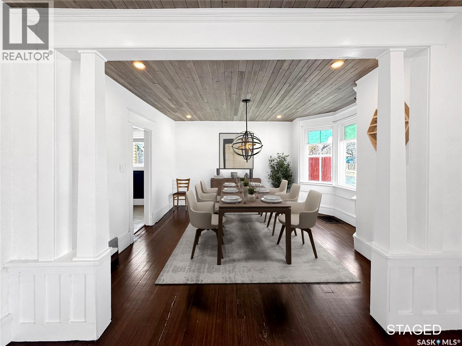376 5Th Avenue Nw, Swift Current, SK - Indoor Photo Showing Dining Room