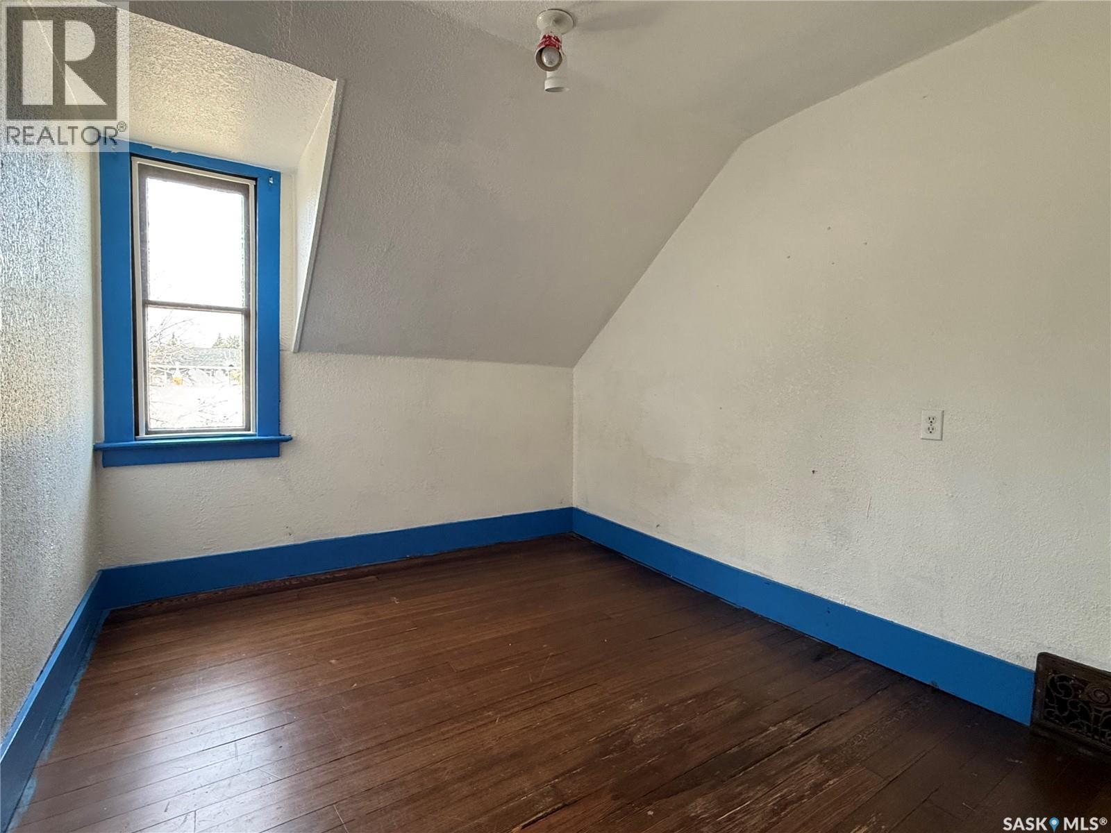 376 5Th Avenue Nw, Swift Current, SK - Indoor Photo Showing Other Room