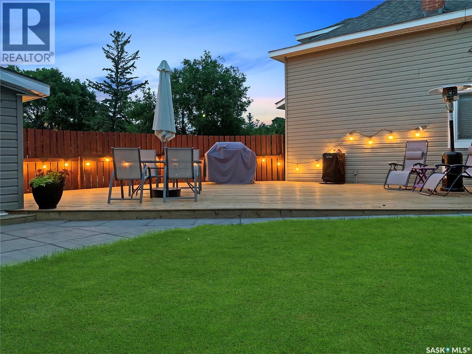 376 5Th Avenue Nw, Swift Current, SK - Outdoor With Deck Patio Veranda
