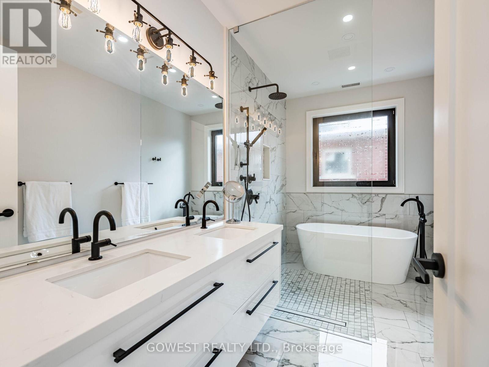 402 Niar Avenue, Mississauga, ON - Indoor Photo Showing Bathroom