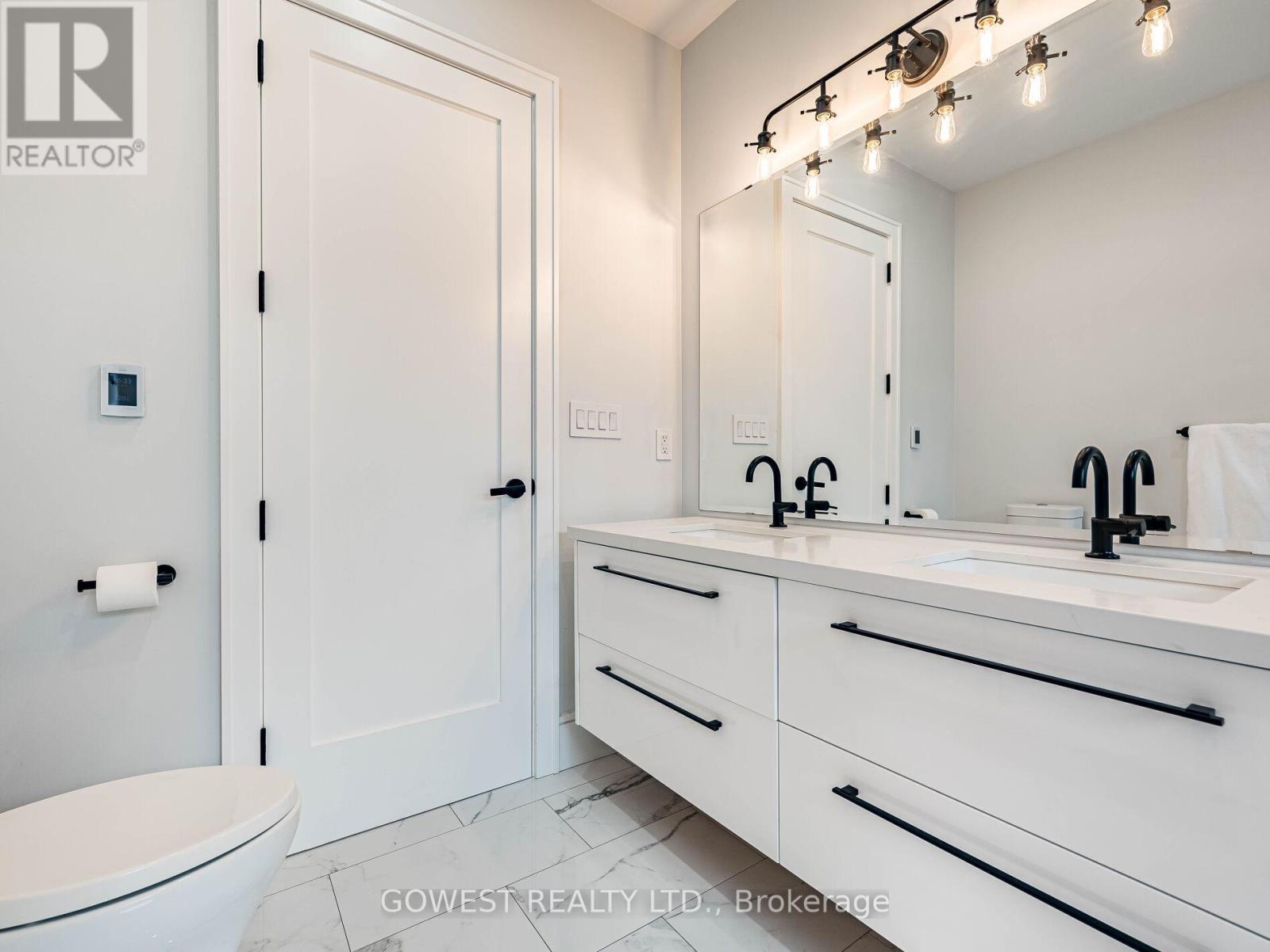 402 Niar Avenue, Mississauga, ON - Indoor Photo Showing Bathroom
