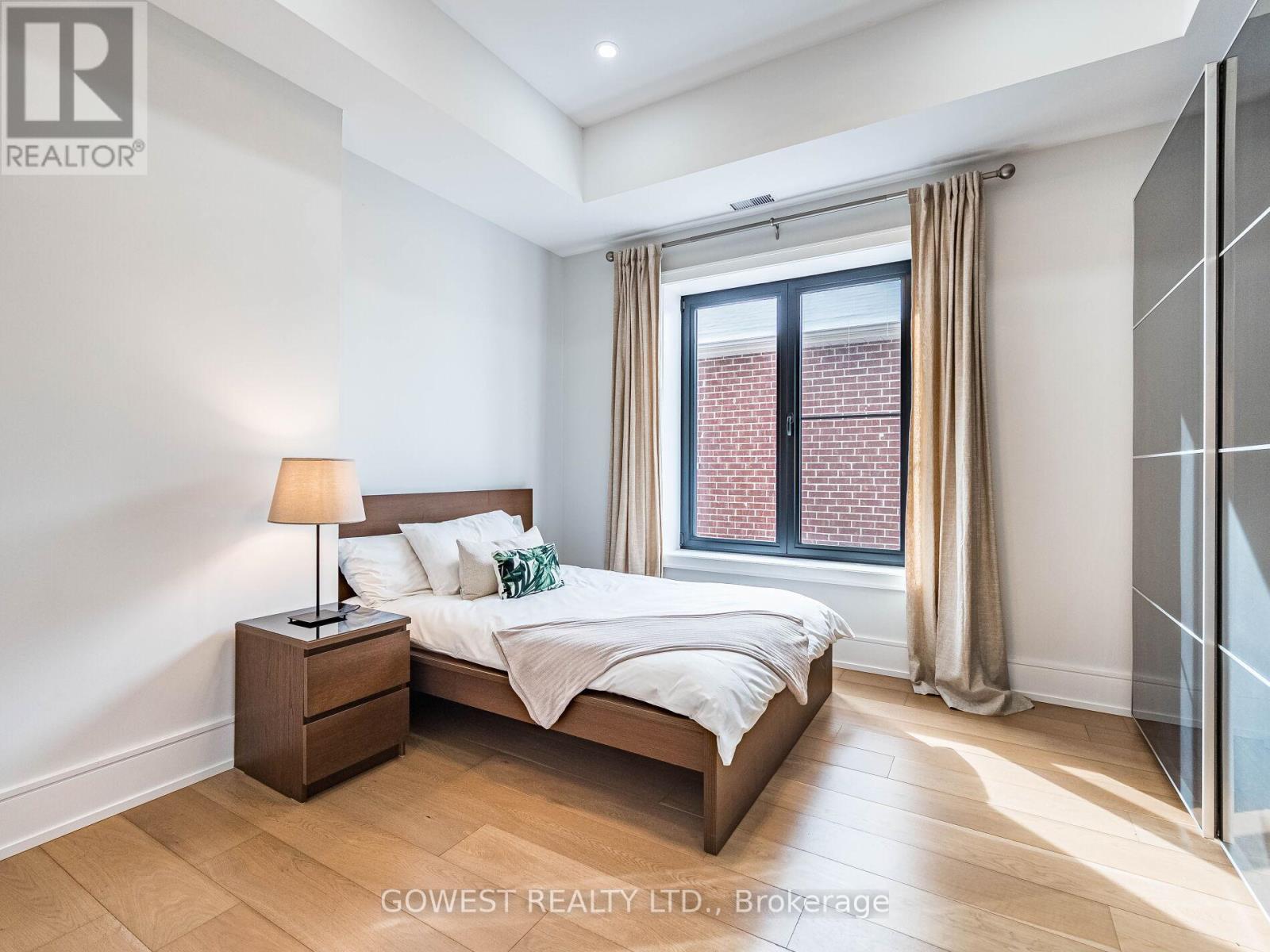 402 Niar Avenue, Mississauga, ON - Indoor Photo Showing Bedroom