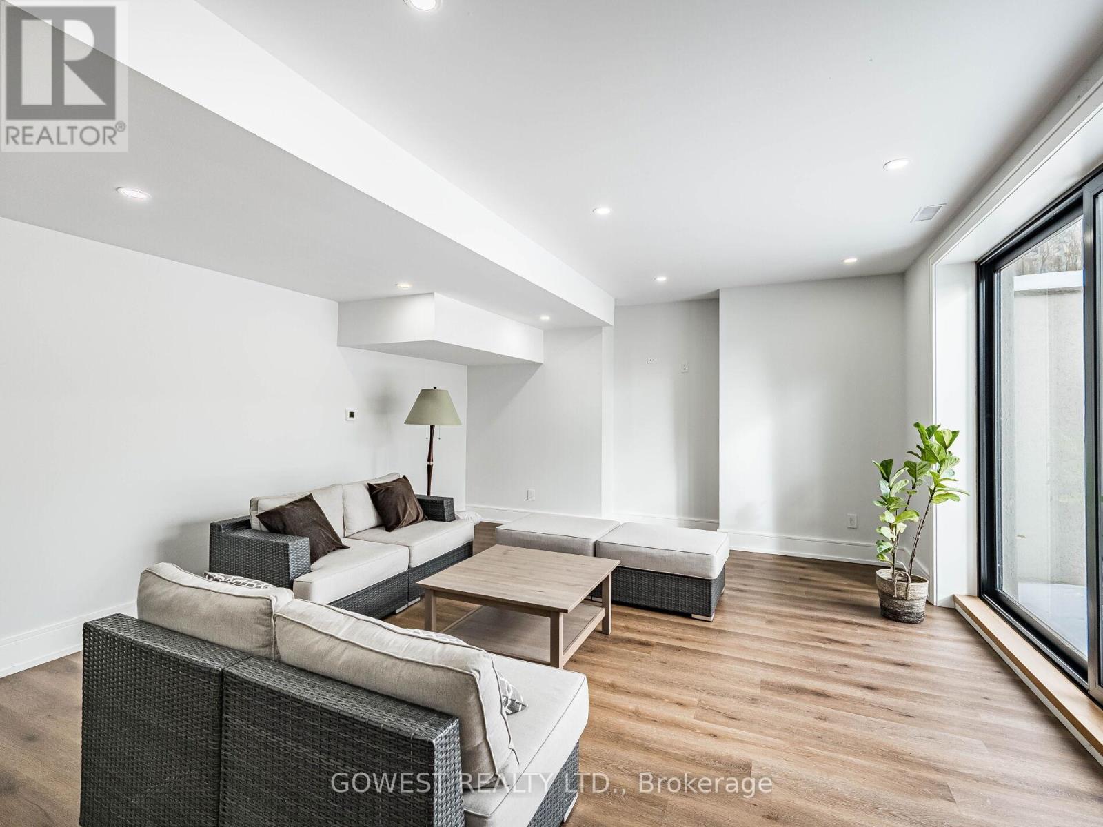 402 Niar Avenue, Mississauga, ON - Indoor