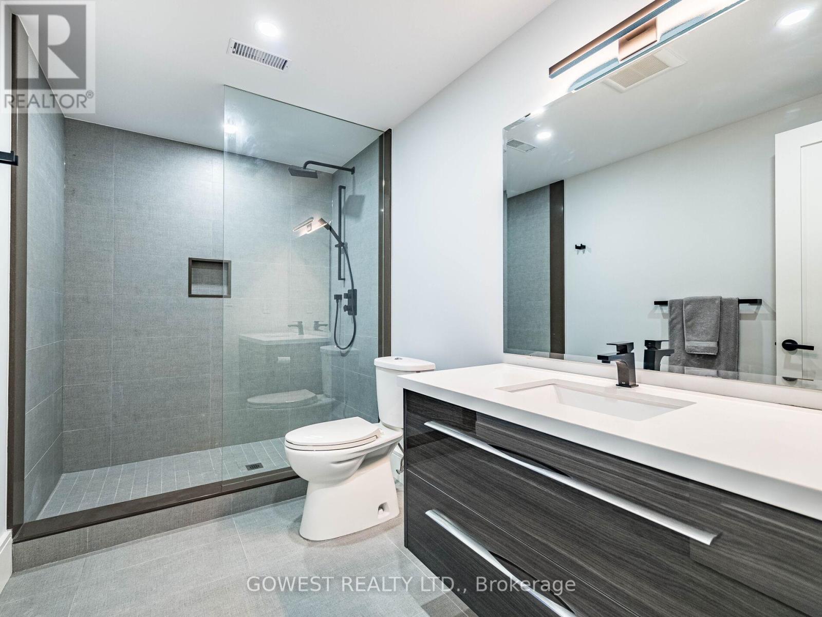 402 Niar Avenue, Mississauga, ON - Indoor Photo Showing Bathroom