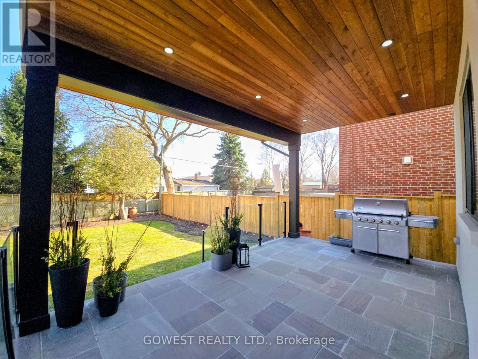 402 Niar Avenue, Mississauga, ON - Outdoor With Deck Patio Veranda